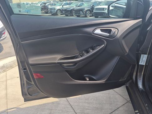 Used 2015 Ford Focus SE w/ SE Cold Weather Package FWD image 13
