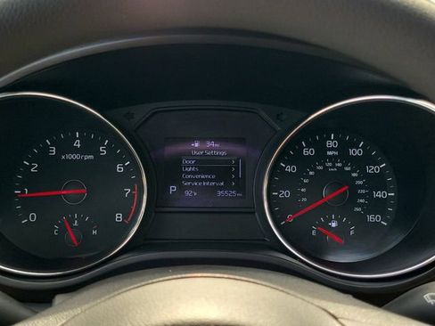 Used 2020 Kia Sedona LX FWD image 16