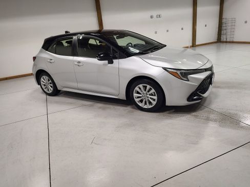 Used 2023 Toyota Corolla SE w/ SE Premium Package image 2