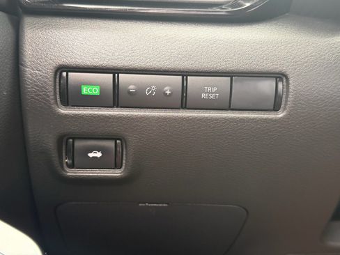 Used 2022 Nissan Sentra SR w/ Electronics Package FWD image 31