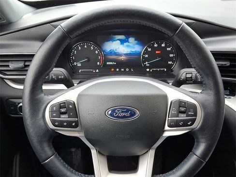 Used 2022 Ford Explorer XLT w/ Equipment Group 202A image 20