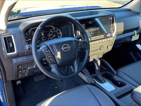Used 2025 Nissan Frontier SV image 16
