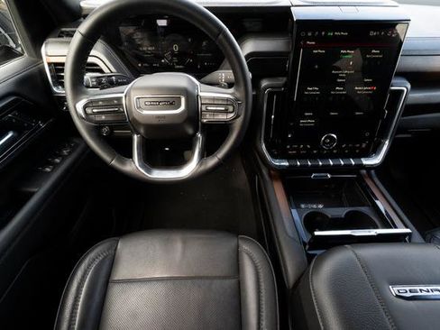 Used 2025 GMC Yukon Denali image 16