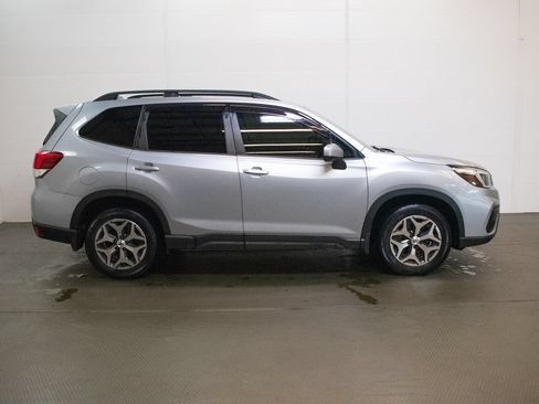 Used 2020 Subaru Forester Premium AWD/4WD image 3