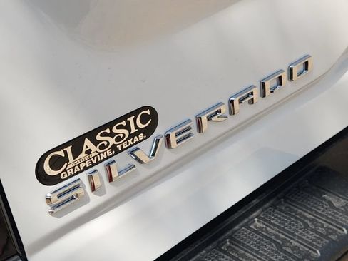 New 2026 Chevrolet Silverado 2500 ZR2 AWD/4WD image 9