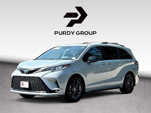 Certified 2023 Toyota Sienna XSE w/ XSE Plus Package FWD image 4