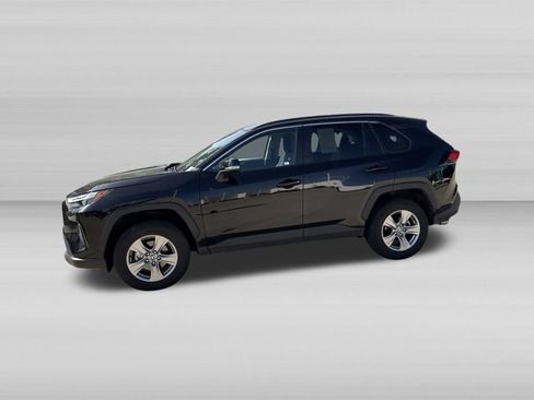 Used 2025 Toyota RAV4 XLE AWD/4WD image 11