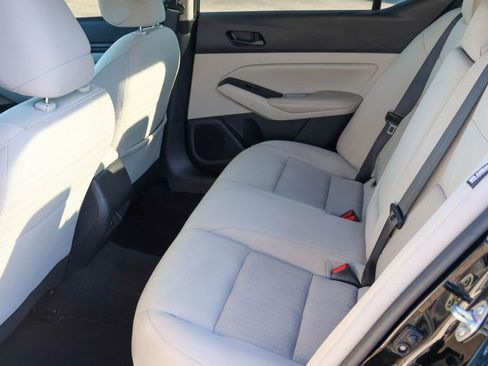 Used 2025 Nissan Altima 2.5 SV image 12