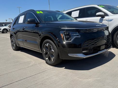 Certified 2024 Kia Niro Wave FWD image 2