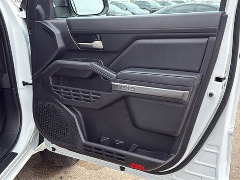 Used 2025 Toyota Tacoma TRD Sport image 31
