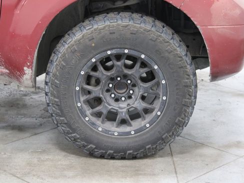 Used 2014 Nissan Frontier SV image 12