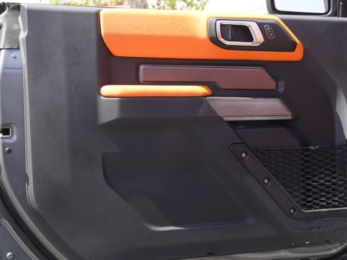 Used 2022 Ford Bronco Wildtrak image 18