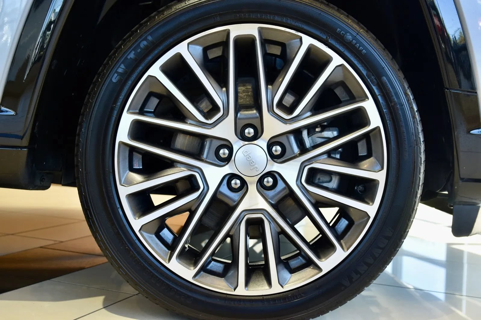 Used 2023 Jeep Compass Limited w/ Elite Group AWD/4WD image 9