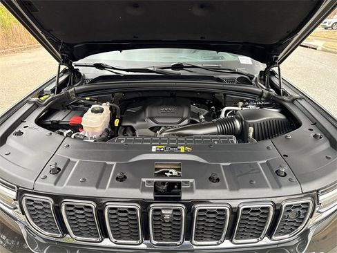 Used 2024 Jeep Grand Cherokee L Overland w/ Advanced Protech Group III image 18