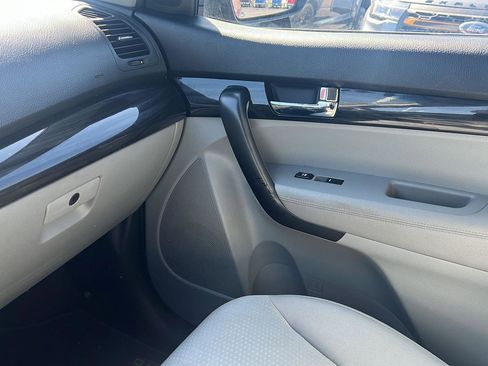 Used 2011 Kia Sorento LX w/ Convenience Pkg image 20