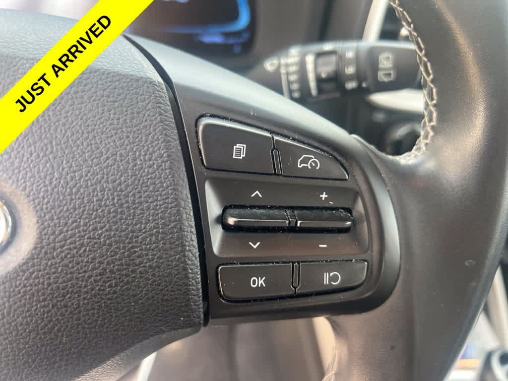 Used 2023 Hyundai Venue SEL FWD image 7