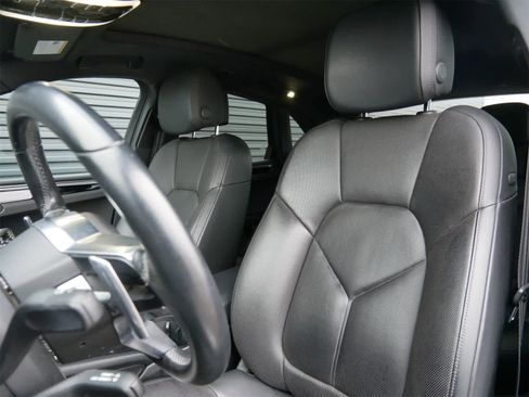 Used 2016 Porsche Macan S image 5