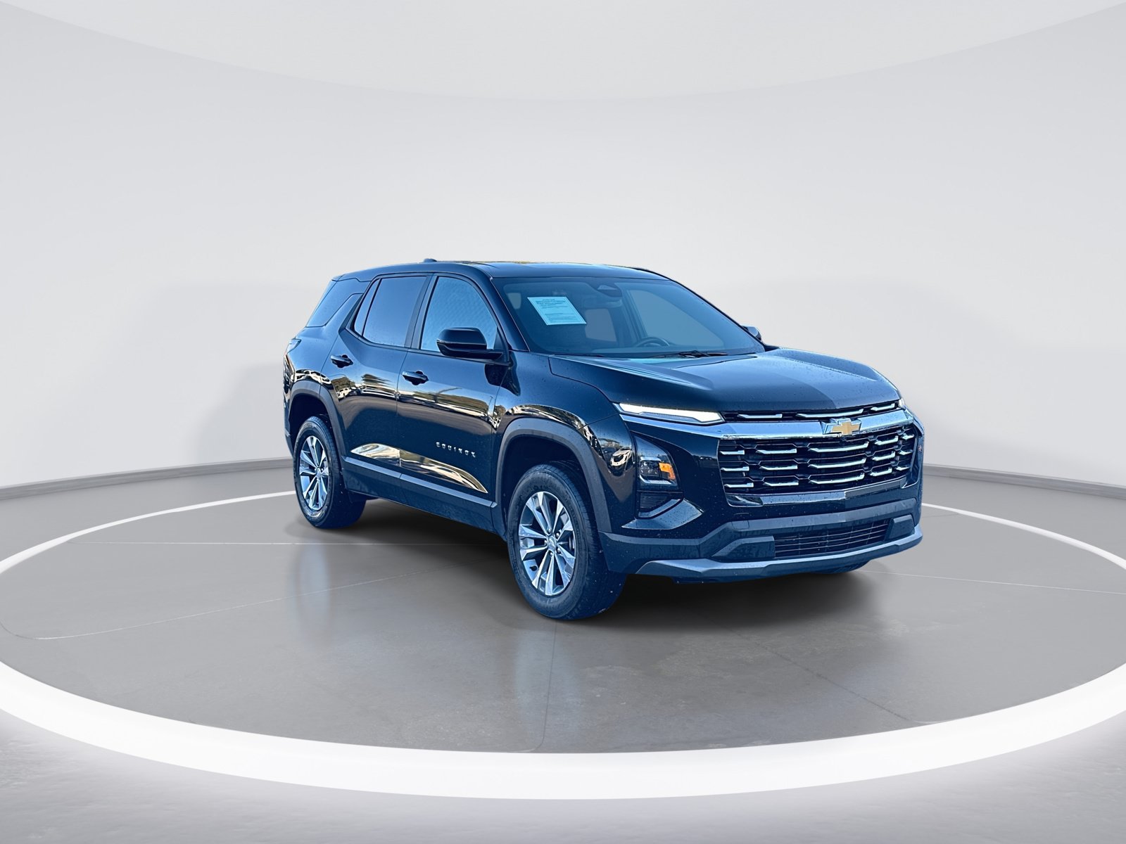Used 2025 Chevrolet Equinox LT FWD image 2