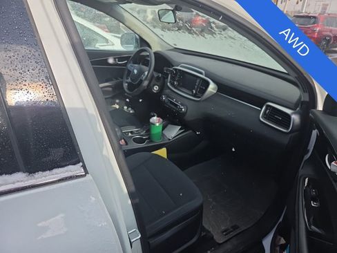 Used 2019 Kia Sorento LX image 4