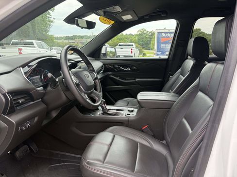 Used 2023 Chevrolet Traverse RS w/ LPO, Floor Liner Package FWD image 4