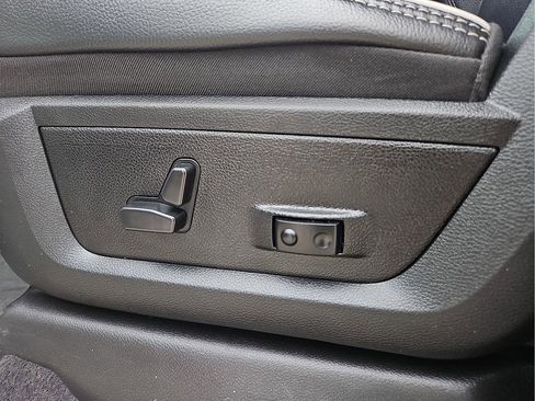 Used 2026 RAM 2500 Laramie AWD/4WD image 12