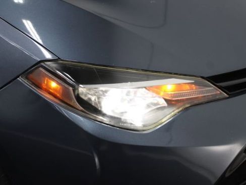 Used 2018 Toyota Corolla LE image 22