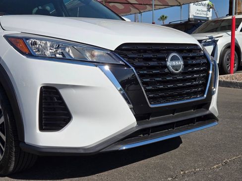 Certified 2023 Nissan Kicks SV FWD image 2