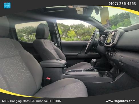 Used 2017 Toyota Tacoma TRD Sport w/ Premium & Technology Package AWD/4WD image 25