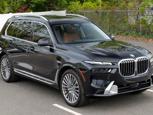 Used 2024 BMW X7 xDrive40i w/ Executive Package AWD/4WD image 9