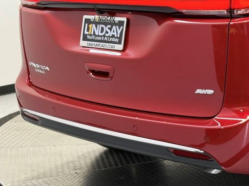 New 2026 Chrysler Pacifica Select image 5