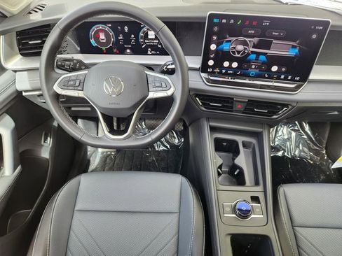 New 2026 Volkswagen Tiguan SE image 25