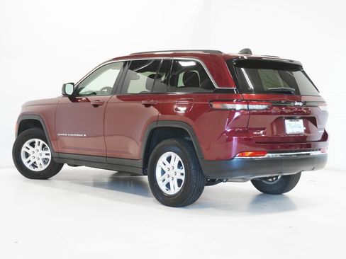 Certified 2024 Jeep Grand Cherokee Laredo image 5