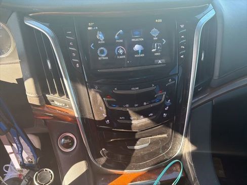 Used 2017 Cadillac Escalade ESV Premium Luxury image 11