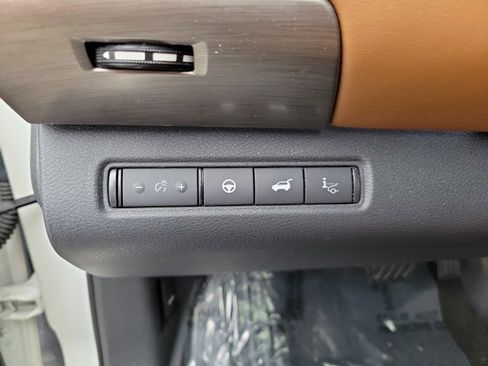 Used 2023 Nissan Pathfinder Platinum image 26