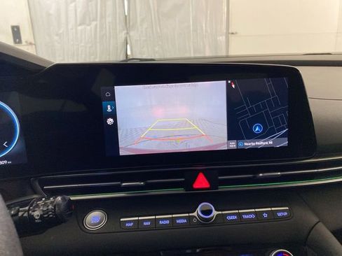 Used 2024 Hyundai Elantra SEL FWD image 41