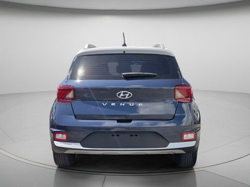 Certified 2025 Hyundai Venue Limited FWD image 6