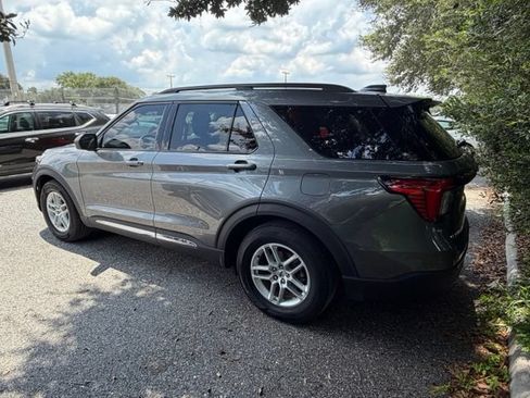 Used 2025 Ford Explorer Active RWD image 4