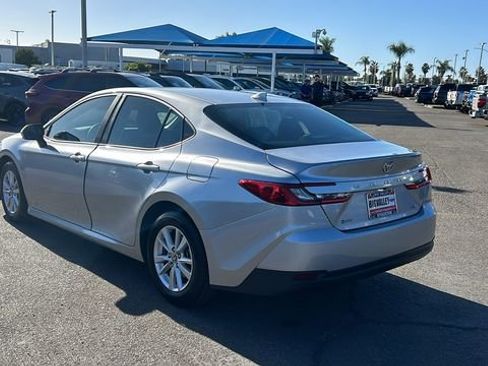 Used 2025 Toyota Camry LE image 5