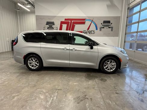 New 2026 Chrysler Pacifica Select FWD image 2