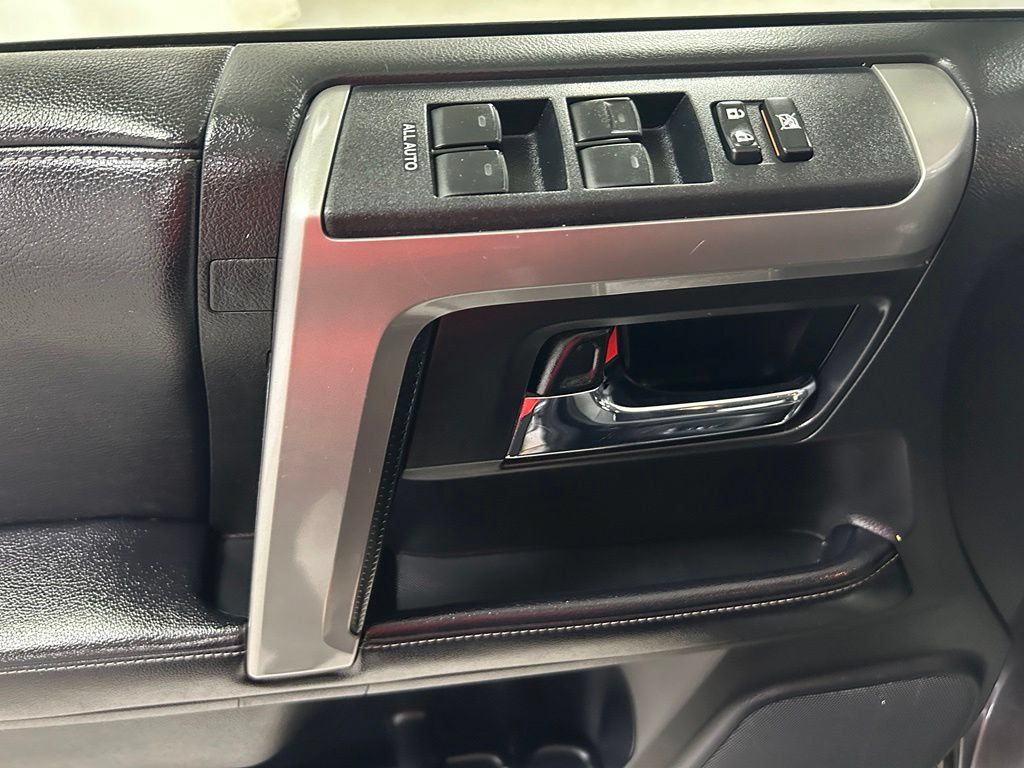 Used 2016 Toyota 4Runner SR5 AWD/4WD image 17