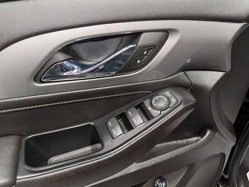 Used 2023 Chevrolet Traverse LT image 17