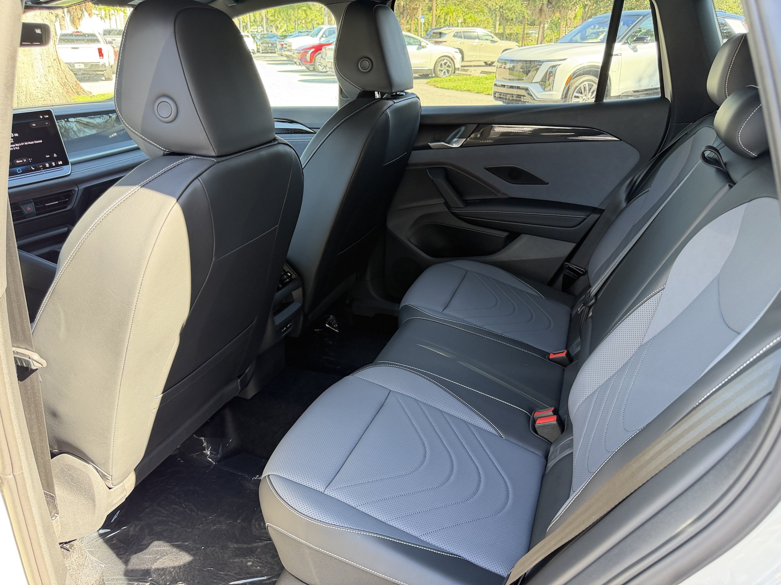 New 2026 Volkswagen Tiguan SE R-Line FWD image 18