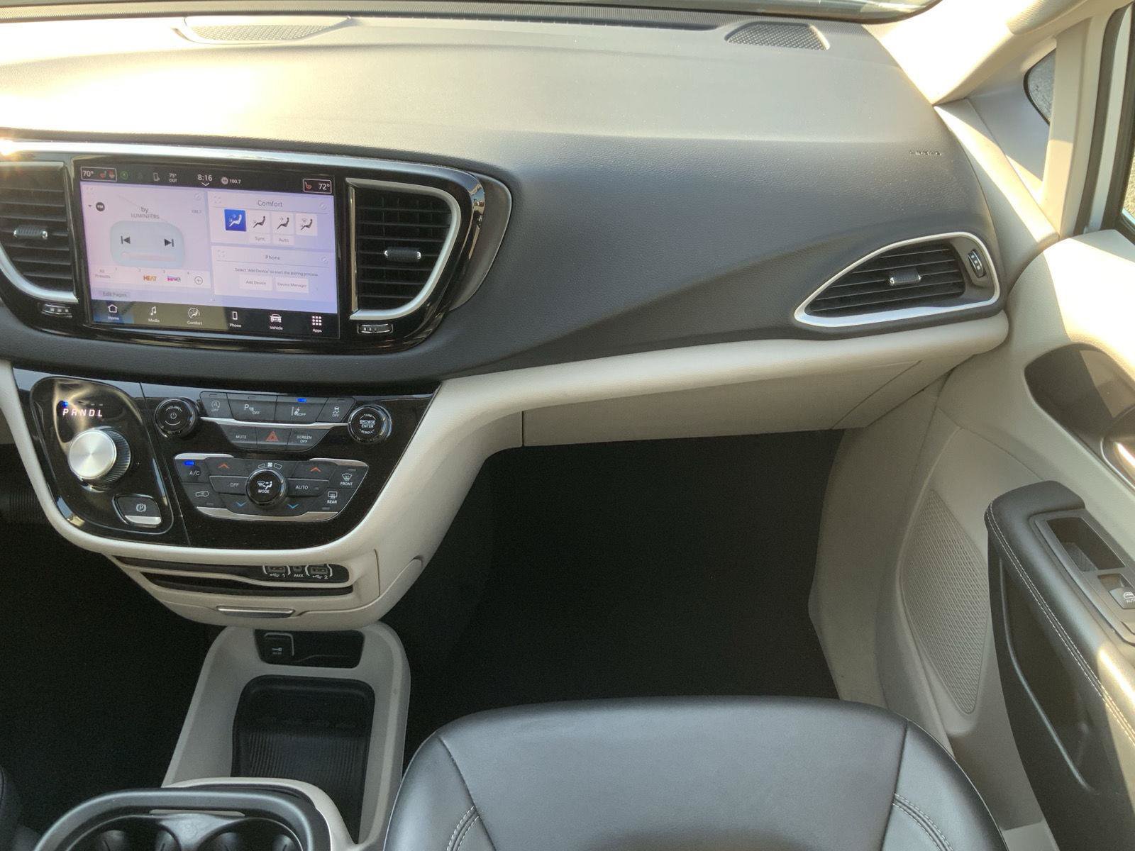 Used 2024 Chrysler Pacifica Touring-L FWD image 54
