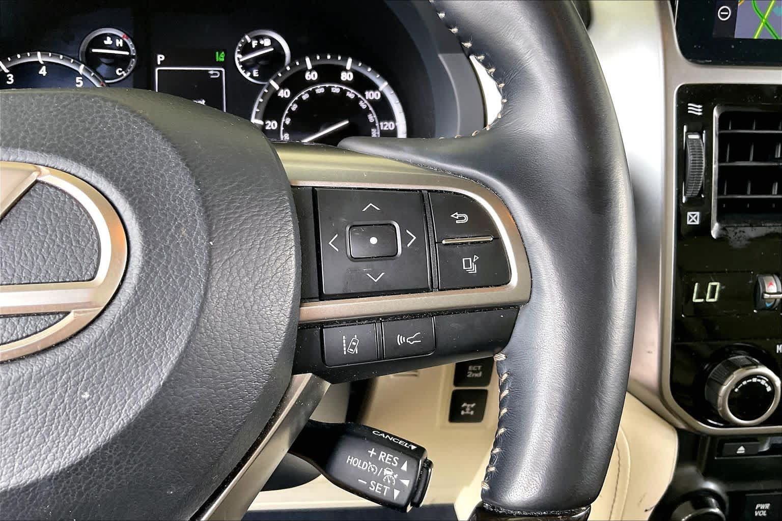 Used 2023 Lexus GX 460 Luxury w/ Sport Design Package AWD/4WD image 22