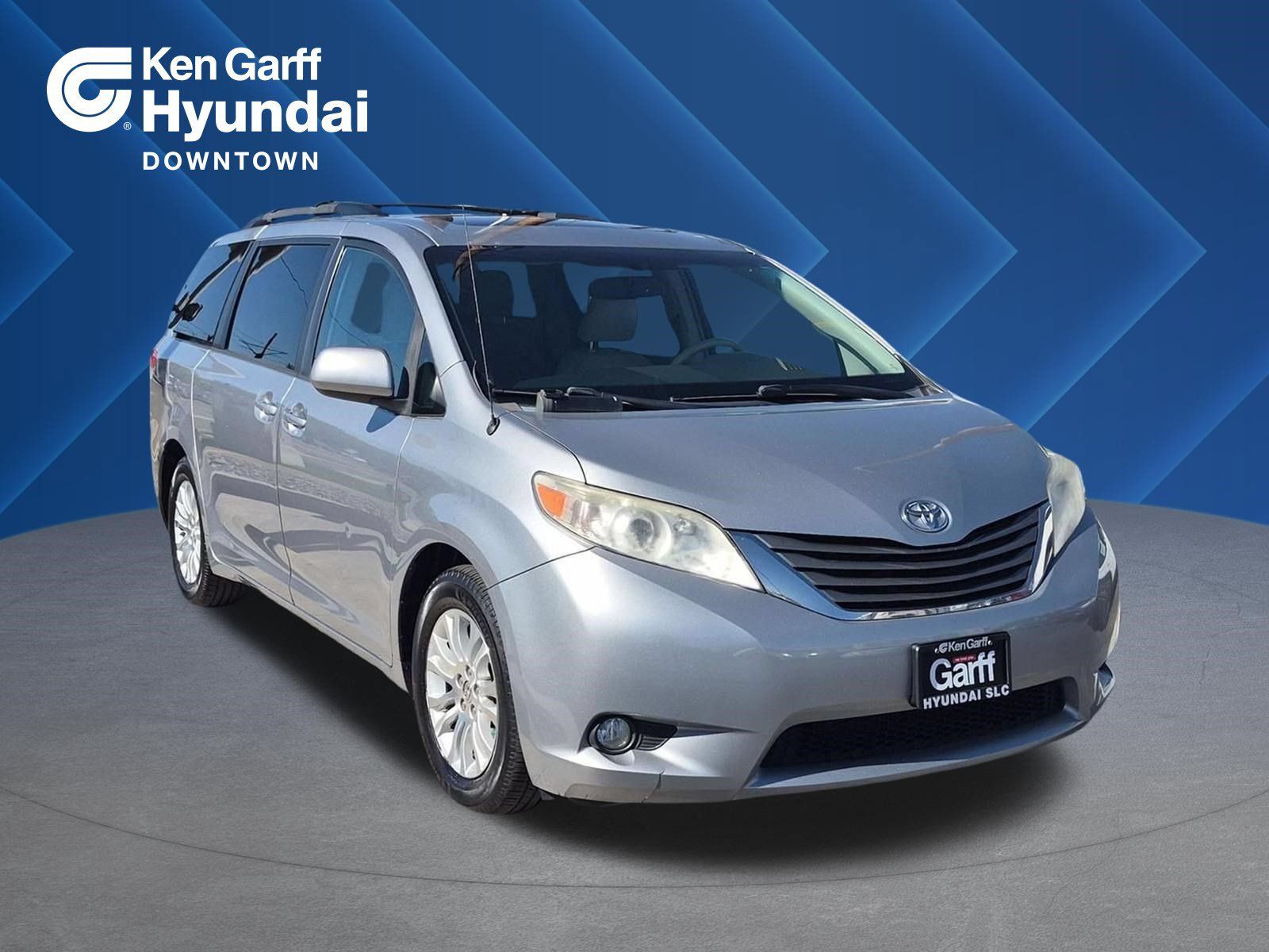 Used 2014 Toyota Sienna XLE FWD image 1