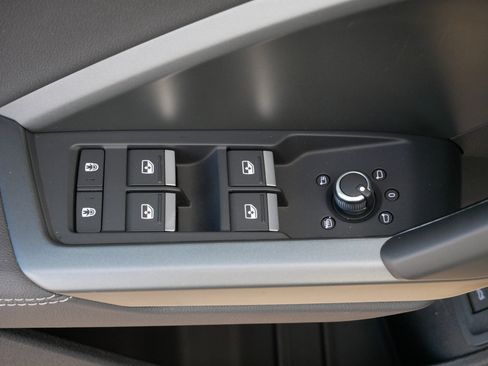 Used 2025 Audi Q3 2.0T Premium w/ Convenience Package image 19