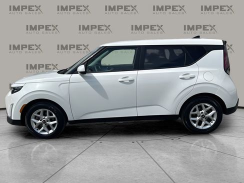 Used 2024 Kia Soul LX w/ Option Group 015 image 2