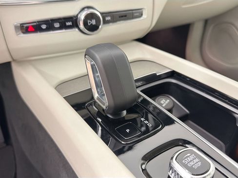 Certified 2023 Volvo XC60 B5 Plus w/ Protection Package Premier image 17