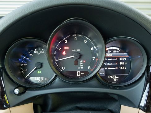 Certified 2022 Porsche Macan AWD/4WD image 27