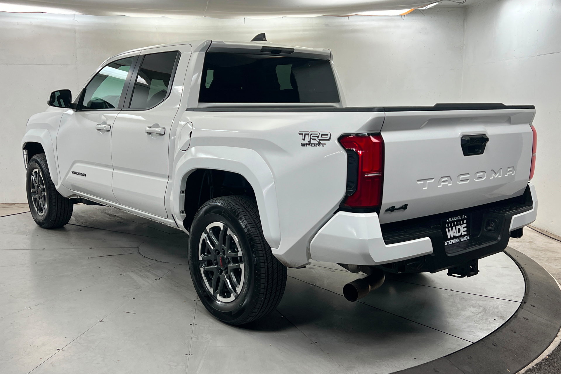Certified 2026 Toyota Tacoma TRD Sport AWD/4WD image 3